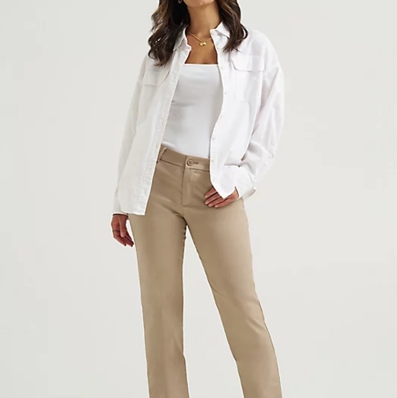 Lee Women's Wrinkle Free Relaxed Fit Straight Leg Pant 2 Short - Picture 1 of 4